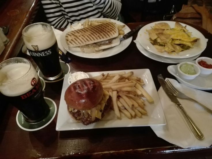 Cena en Bill Chawke’s Bar