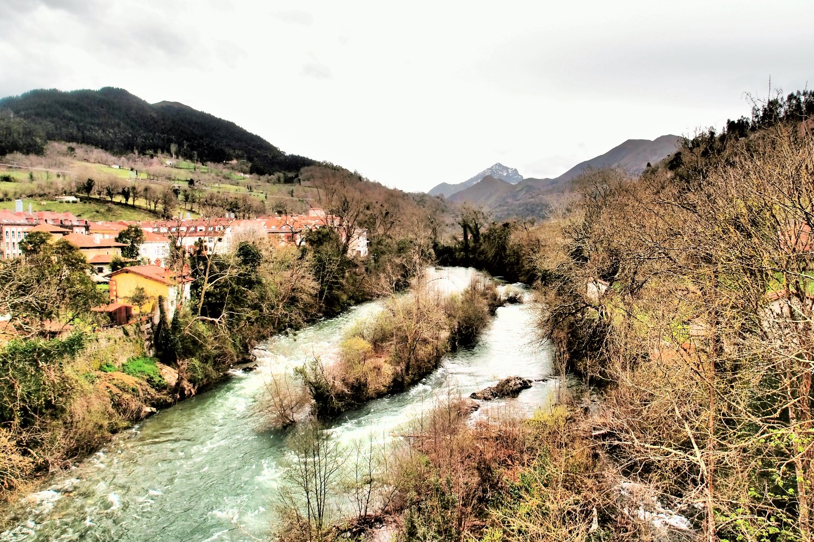 Cangas de Onis desde el puente romano